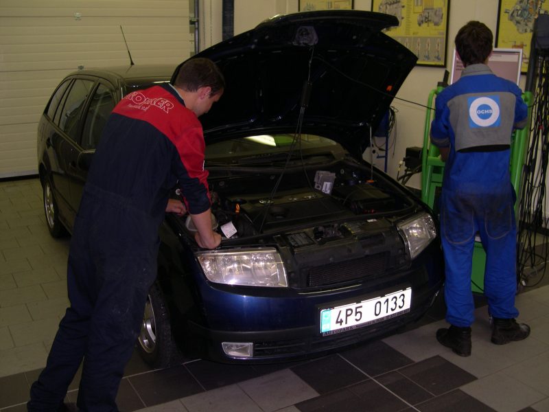 mechanik opravář motorových vozidel (automechanik) Křimice